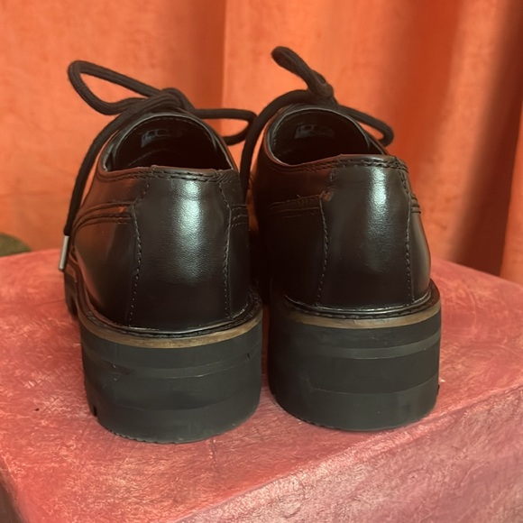 Clarks Lace-up Oxfords - Picture 2 of 5